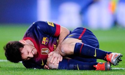  Messi dính chấn thương vì quá ham... kiếm tiền