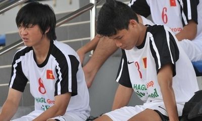 U19 Việt Nam mang hàng thủ 