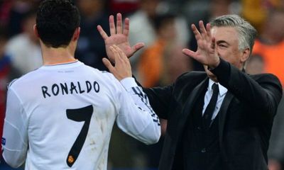 Bệnh vực Ronaldo, HLV Ancelotti dính vạ miệng với sếp lớn