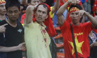 CĐV Malaysia xin lỗi fan Việt Nam sau vụ đánh chảy máu đầu