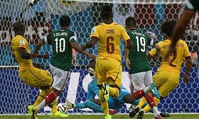 Video Mexico nhẹ nhàng hạ Cameroon