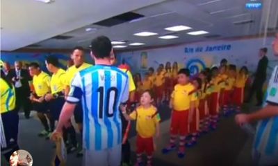 Clip: Messi xấu tính, Ronaldo thân thiện ở World Cup 2014
