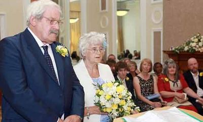 Cặp đôi U80 tổ chức đám cưới sau 42 năm nhận lời cầu hôn