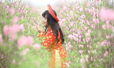Thiếu nữ 9X xứ Tuyên xinh đẹp trong tà áo dài đỏ du xuân đầu năm