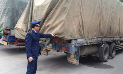 Liên tiếp bắt nhiều vụ vận chuyển gỗ từ Lào về Việt Nam tiêu thụ