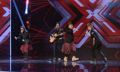 X-Factor: Boyband mặc váy khiến giám khảo phát cuồng