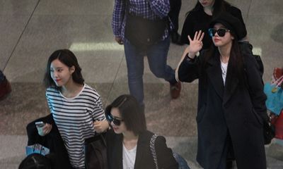 Nhóm nhạc nữ Hàn Quốc T-ara khiến fan Việt phát cuồng tại sân bay