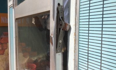 TP.HCM: Kẻ gian dùng gậy sắt phá trụ ATM để trộm