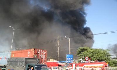 TP.HCM: Cháy dữ dội thiêu rụi xưởng nội thất 1.600m2