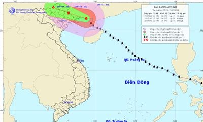 Tin bão mới nhất: Bão số 2 đổ bộ Quảng Ninh, TP Móng Cái mất điện