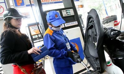 Giá dầu đồng loạt giảm, giá xăng giữ nguyên