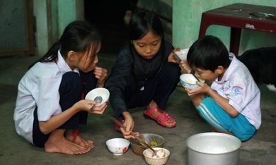 Cảm thương hoàn cảnh ba chị em mồ côi ở Quảng Ngãi