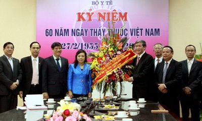 Ông Đinh Thế Huynh chúc mừng Bộ Y tế ngày Thầy thuốc Việt Nam