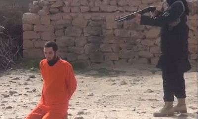 IS tung video xử tử tù nhân Syria bằng súng