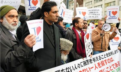 Biểu tình phản đối sách Nhật in tranh biếm họa Mohammed