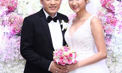 Lam Trường hạnh phúc bên cô dâu trong đám cưới lần hai
