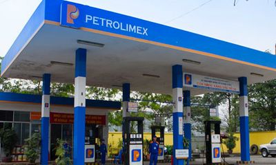 Xăng dầu giảm giá 9 lần, Petrolimex vẫn lãi hơn 400 tỷ đồng