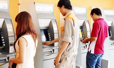Đã có lệnh phạt, đi 7 máy ATM vẫn không rút được tiền