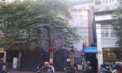Hà Nội: Sập tường khi dỡ nhà, hai công nhân bị thương nặng