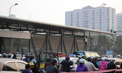 Hà Nội: Nhà chờ xe buýt 5 sao trên đà hóa “ổ chuột”