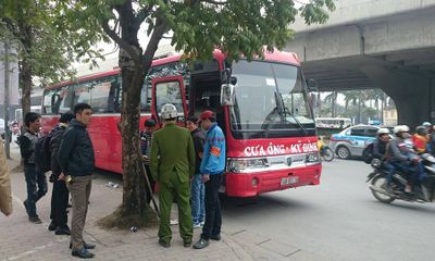 Hà Nội: Xe khách đại náo đường phố, người dân hoảng loạn