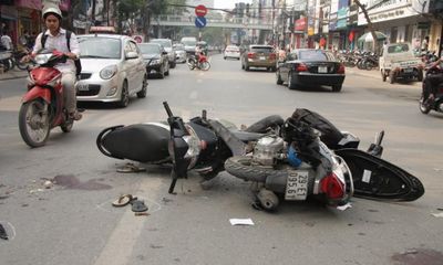 Hà Nội: Thanh niên trên đường mua cơm gây tai nạn nghiêm trọng