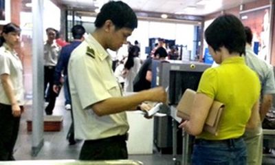 Nữ hành khách bị phạt 7,5 triệu đồng vì dùng giấy tờ giả lên máy bay