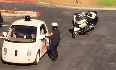 Xe tự lái của Google bị cảnh sát “bắn tốc độ” 