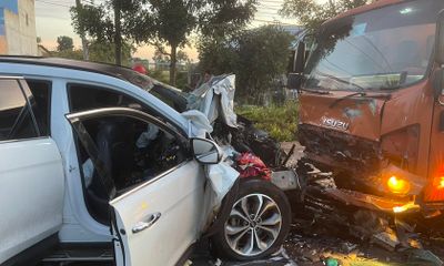 Ô tô con lấn làn va chạm với xe tải ở Lâm Đồng khiến 3 người tử vong