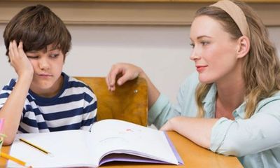 Những thói quen xấu của cha mẹ khiến con cái dễ bắt chước, nên thay đổi trước khi quá muộn