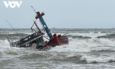 Hai thuyền viên tàu Gia Bảo 19 mất tích trên biển được cứu sống