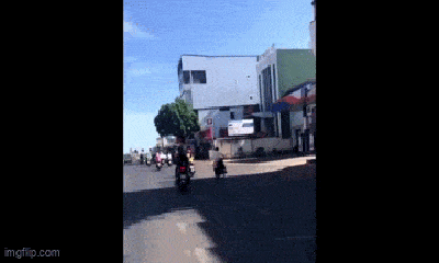 An ninh - Hình sự - Công an đón đầu xử lý người đàn ông đi xe máy 