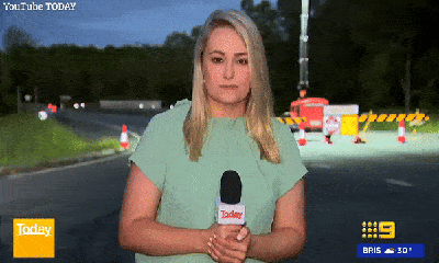 Video: Nữ phát thanh viên bất ngờ tự tát vào mặt mình ngay trên sóng truyền hình