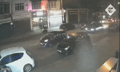 Video: Xe Audi lao như tên bắn trên đường, đâm liên hoàn 6 ô tô