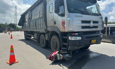 Tin tức tai nạn giao thông mới nhất ngày 29/2: Va chạm giữa xe tải và xe máy trên QL1, một người tử vong
