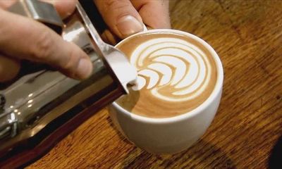 Kỳ lạ mô hình kinh doanh cà phê sữa mẹ giá 8 USD ở Nga
