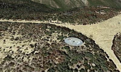 Tin thế giới - Google Earth bắt được hình ảnh UFO xuất hiện gần biệt thự của Hoàng tử Harry 