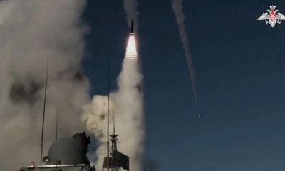 Chiến hạm Nga khai hỏa ở Biển Đen, loạt mục tiêu ở Ukraine hứng tên lửa