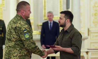 Bỏ qua Tổng tư lệnh Zaluzhnyi, Tổng thống Ukraine trực tiếp chỉ huy quân đội?