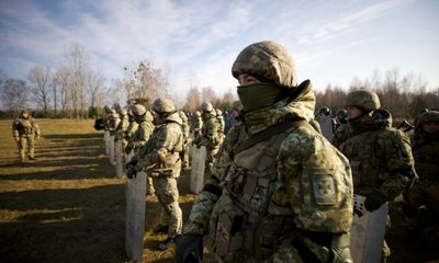 Bộ trưởng Quốc phòng Belarus nói Ukraine tập trung 114.000 quân tới biên giới