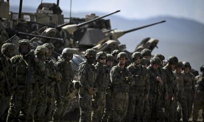 Thượng nghị sĩ hàng đầu Nga cảnh báo kịch bản NATO đưa quân tới Ukraine 