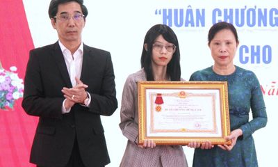 Truy tặng “Huân chương dũng cảm” cho nam bảo vệ tử nạn khi bắt kẻ cướp ngân hàng ở Đà Nẵng