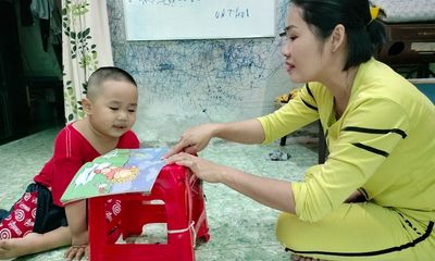 Ngỡ ngàng trước em bé 37 tháng tuổi biết đọc và tính nhẩm, sành sỏi tiếng Việt lẫn tiếng Anh