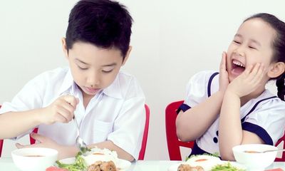 Chuyên gia dinh dưỡng nói gì về tầm quan trọng của bữa ăn học đường?