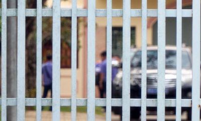 Đội trưởng trại tạm giam ở Cần Thơ bị bắt với cáo buộc cho phạm nhân gọi điện thoại