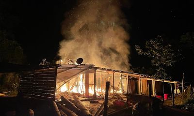 Tin trong nước - Quảng Bình: Nữ cán bộ bản đi họp về thì phát hiện nhà mình cháy rụi