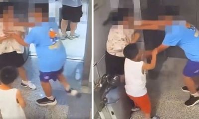 Cậu thanh niên đánh mẹ túi bụi nhưng người bị chỉ trích lại là người mẹ
