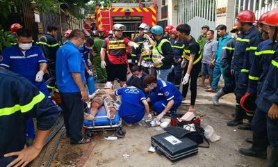 Vụ sập nhà 4 tầng ở TP.HCM: 2 nạn nhân bị thương nặng phải mổ cấp cứu