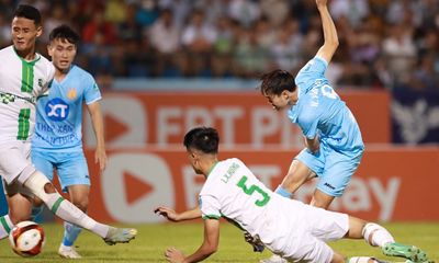 Phản ứng của dàn cầu thủ đội tuyển Việt Nam khi Văn Toàn liên tiếp ghi bàn