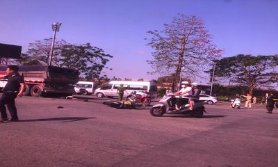 Tin trong nước - Tai nạn giao thông nghiêm trọng giữa xe máy và xe đầu kéo, một người tử vong